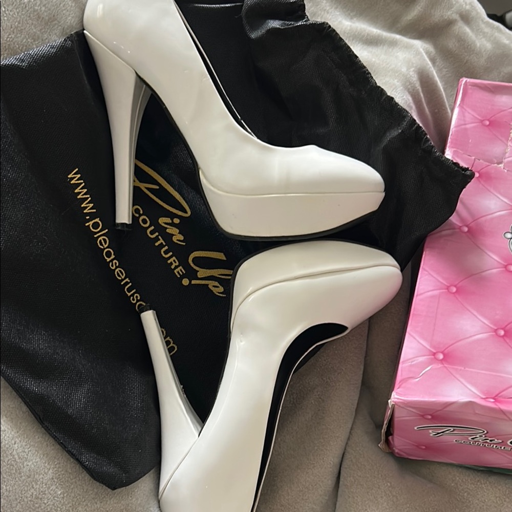 Pinup Couture White Classic Heels - Picture 6 of 9